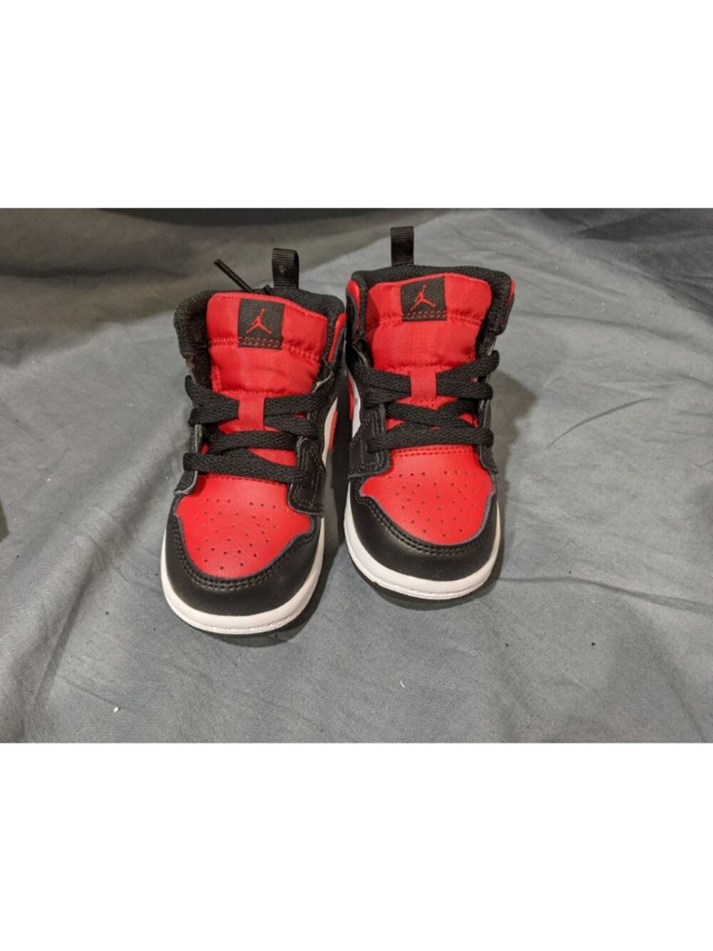 Nike Toddlers Jordan1 Mid (TD) Sneakers  Black/Fire Red White Size 4 NEW IN BOX! - Picture 4 of 7